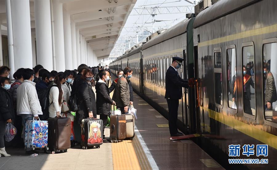 (新華全媒頭條·圖文互動)(2)暢通復工復產“生命線”——全國恢復正常交通運輸秩序