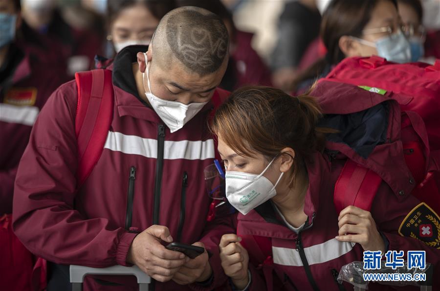 （新華全媒頭條&middot;圖文互動）（9）最美逆行者，武漢永遠記得你！&mdash;&mdash;首批援鄂醫療隊返程紀實