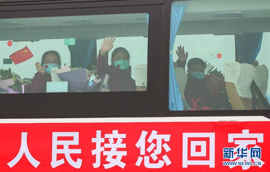 (在習(xí)近平新時(shí)代中國特色社會(huì)主義思想指引下——新時(shí)代新作為新篇章·習(xí)近平總書記關(guān)切事·圖文互動(dòng))(2)給你最溫暖的擁抱——保護(hù)關(guān)心愛護(hù)抗疫一線醫(yī)務(wù)人員在行動(dòng)