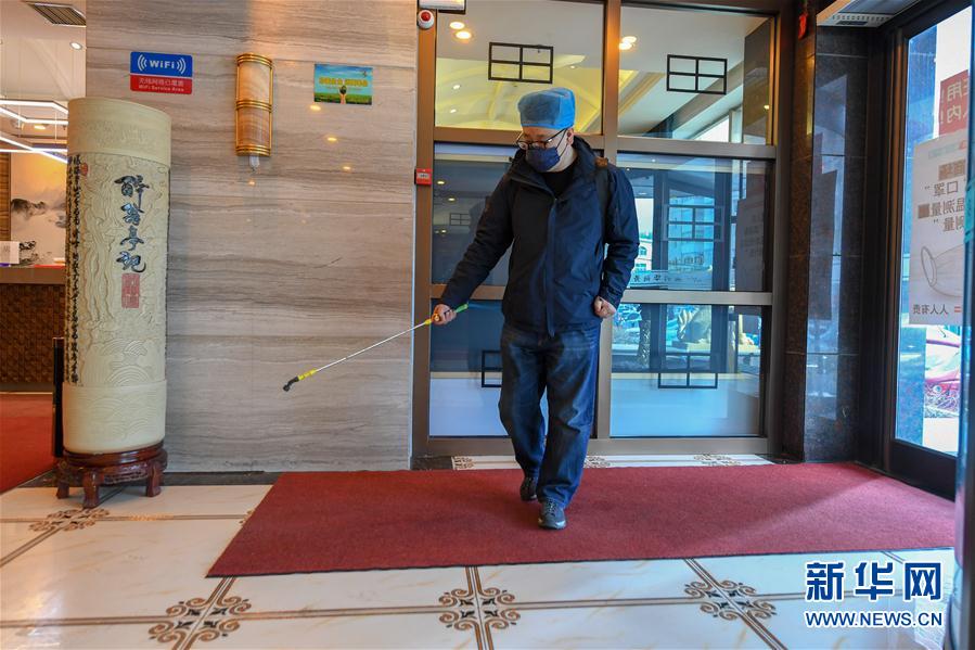 （一線抗疫群英譜&middot;圖文互動）（5）服務白衣天使的&ldquo;管家&rdquo;艾厚宇