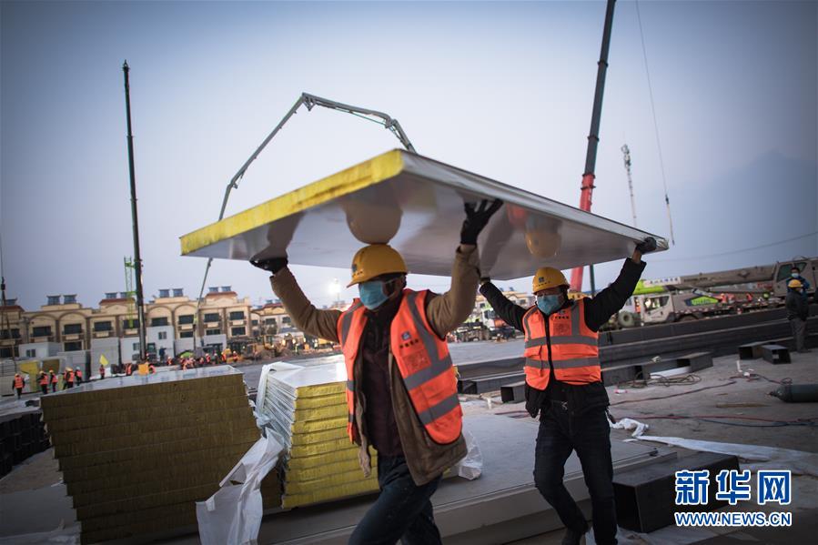 （新華全媒頭條&middot;圖文互動）（5）致敬&ldquo;沉默的英雄&rdquo;&mdash;&mdash;記武漢火神山雷神山醫院的建設者