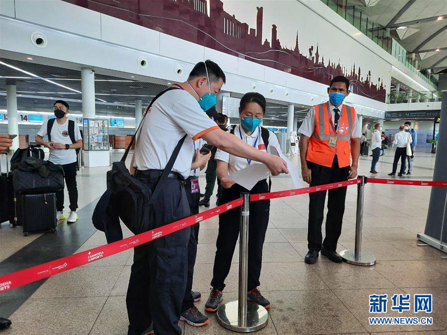 （國際疫情&middot;圖文互動）（1）&ldquo;工作忙碌又細(xì)致，經(jīng)驗(yàn)豐富又專業(yè)&rdquo;&mdash;&mdash;一名柬埔寨青年眼中的中國援柬抗疫醫(yī)療專家組