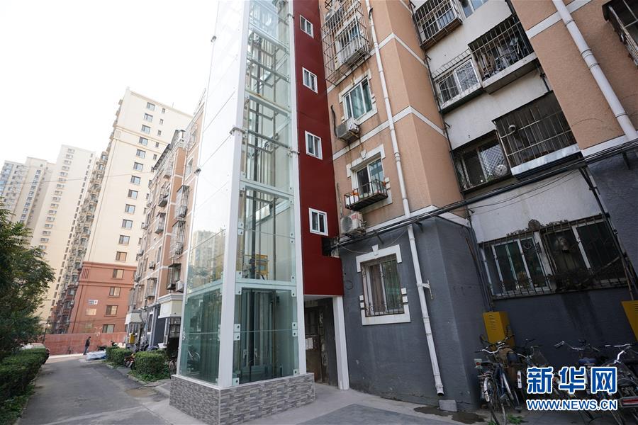 （新華全媒頭條&middot;圖文互動(dòng)）（3）88級(jí)臺(tái)階，終于不再是座&ldquo;山&rdquo;？&mdash;&mdash;北京老舊小區(qū)加裝電梯現(xiàn)狀調(diào)查