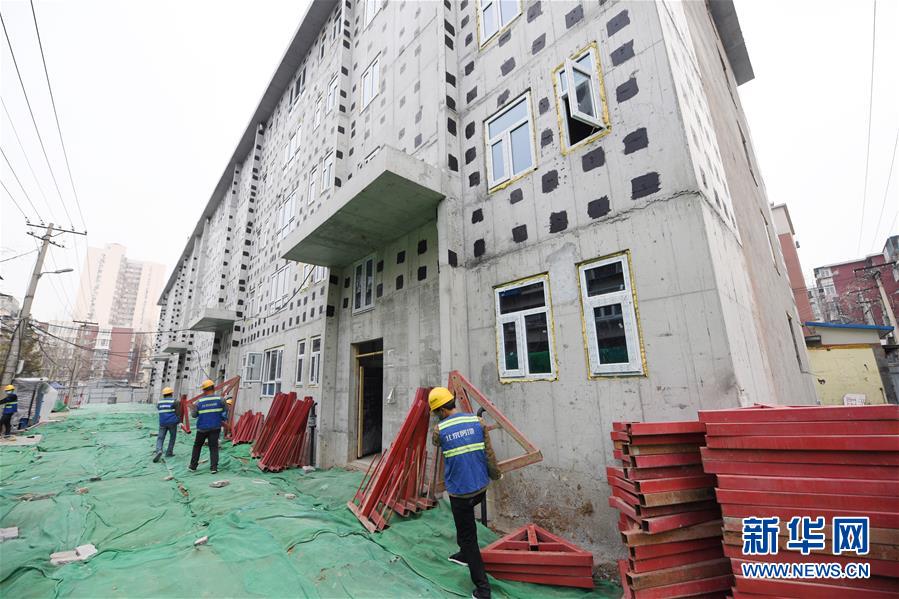 （新華全媒頭條&middot;圖文互動(dòng)）（4）88級(jí)臺(tái)階，終于不再是座&ldquo;山&rdquo;？&mdash;&mdash;北京老舊小區(qū)加裝電梯現(xiàn)狀調(diào)查
