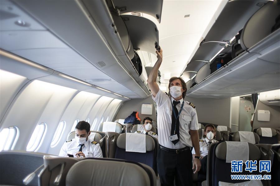 （圖文互動(dòng)&middot;國(guó)際疫情）（4）通訊：3.8萬(wàn)公里的航程　跨越大洋的情誼&mdash;&mdash;記阿根廷從中國(guó)運(yùn)載防疫物資