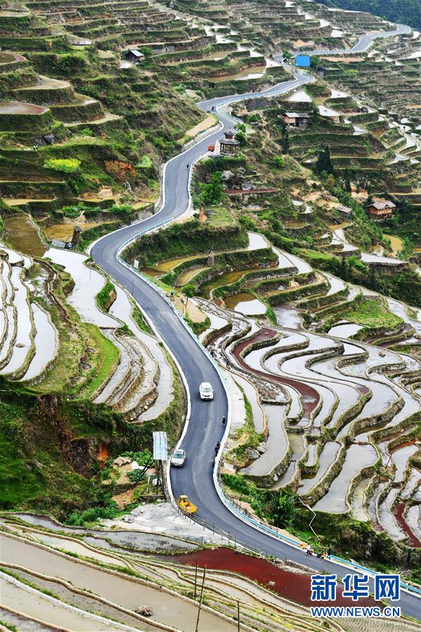 （在習(xí)近平新時代中國特色社會主義思想指引下&mdash;&mdash;新時代新作為新篇章&middot;習(xí)近平總書記關(guān)切事&middot;圖文互動）（9）啃下最后的硬骨頭&mdash;&mdash;脫貧攻堅(jiān)掛牌督戰(zhàn)進(jìn)行時