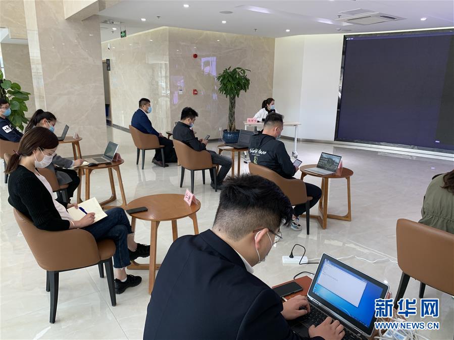 （聚焦復工復產&middot;圖文互動）（1）招聘&ldquo;不見面&rdquo; 溝通&ldquo;屏對屏&rdquo;&mdash;&mdash;江蘇徐州&ldquo;云招聘&rdquo;助力企業復工達產