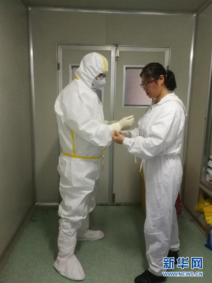 (一線抗疫群英譜·圖文互動(dòng))(4)山西檢測(cè)員伉儷:疫情不退,決不放松