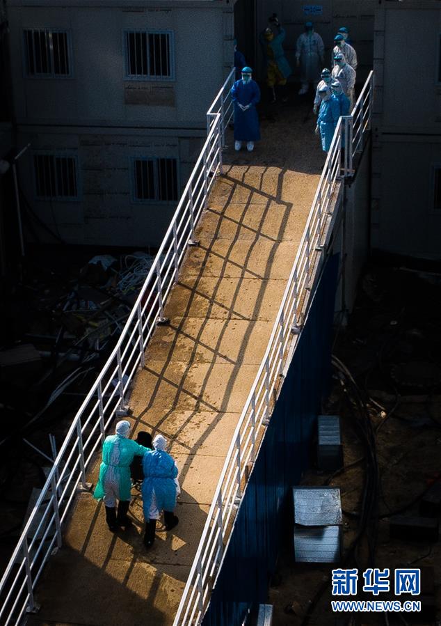 （聚焦疫情防控&middot;圖文互動）（10）分秒必爭！一切為了治病救人&mdash;&mdash;中國抗疫生命至上的生動實踐