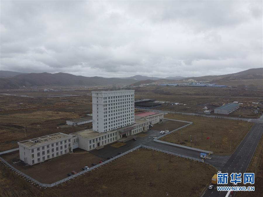 （在習(xí)近平新時(shí)代中國特色社會(huì)主義思想指引下&mdash;&mdash;新時(shí)代新作為新篇章&middot;習(xí)近平總書記關(guān)切事&middot;圖文互動(dòng)）（1）祛疫未竟 征衣不解&mdash;&mdash;綏芬河小城的抗疫故事