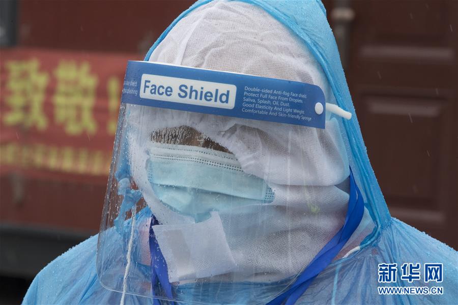 （在習(xí)近平新時(shí)代中國特色社會(huì)主義思想指引下&mdash;&mdash;新時(shí)代新作為新篇章&middot;習(xí)近平總書記關(guān)切事&middot;圖文互動(dòng)）（7）祛疫未竟 征衣不解&mdash;&mdash;綏芬河小城的抗疫故事