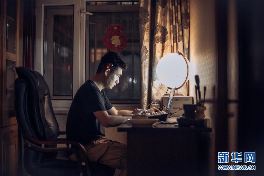 （在習近平新時代中國特色社會主義思想指引下&mdash;&mdash;新時代新作為新篇章&middot;習近平總書記關切事&middot;圖文互動）（5）增強困難群眾對疫情影響的抵抗力