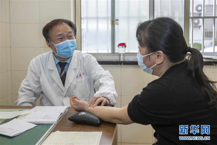 （代表委員履職&middot;圖文互動）（4）&ldquo;履職與行醫，都要精益求精&rdquo;&mdash;&mdash;全國政協委員吳煥淦履職記