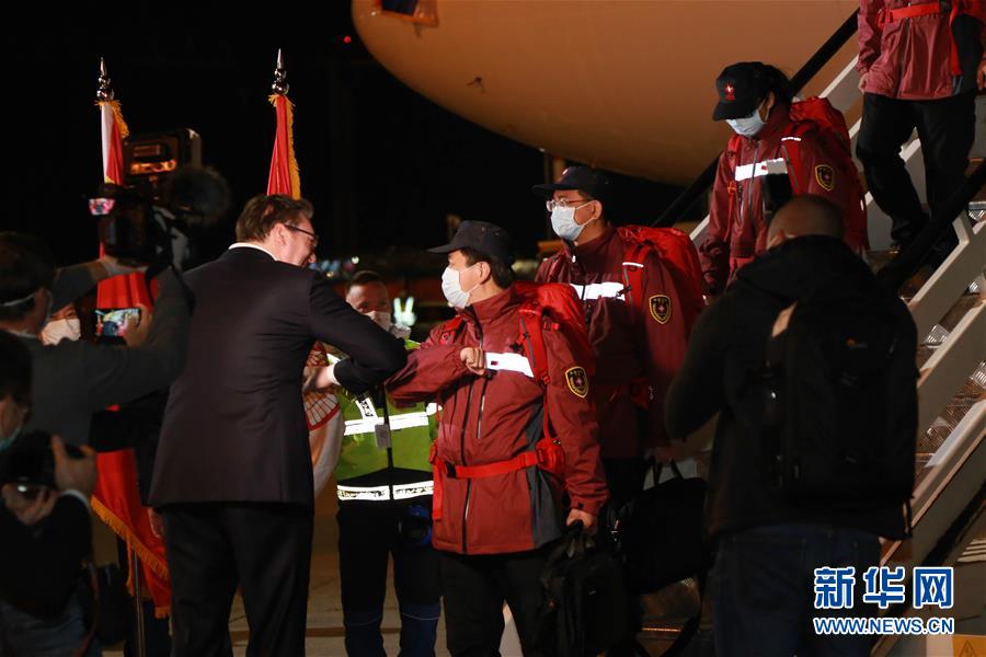 (新華全媒頭條·圖文互動)(23)風雨無阻向前進——寫在全國疫情防控阻擊戰(zhàn)取得重大戰(zhàn)略成果之際