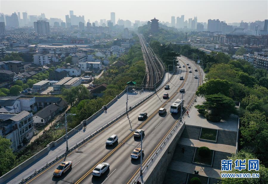 （新華全媒頭條&middot;圖文互動）（13）從人民中汲取磅礴力量&mdash;&mdash;習(xí)近平總書記同出席2020年全國兩會人大代表、政協(xié)委員共商國是紀(jì)實