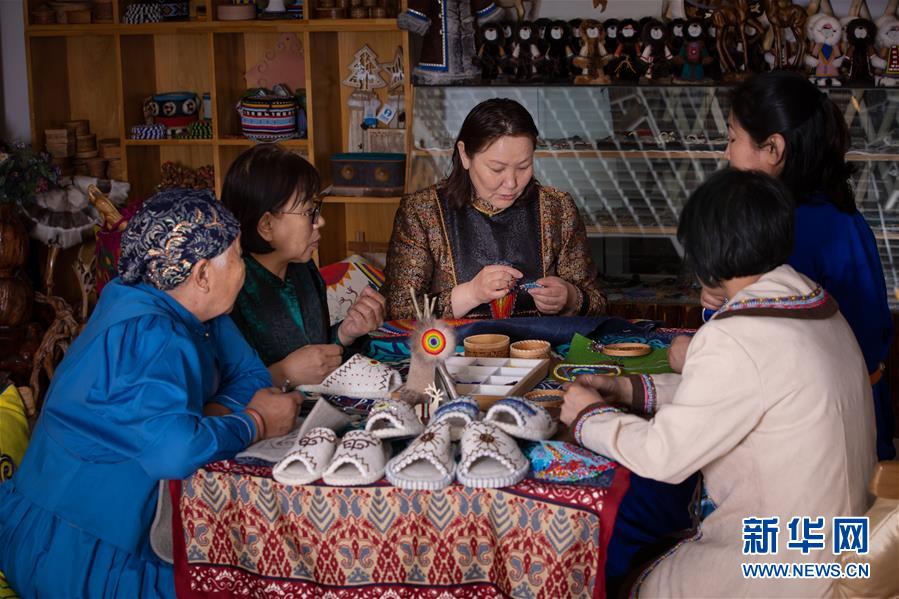 （在習(xí)近平新時(shí)代中國(guó)特色社會(huì)主義思想指引下&mdash;&mdash;新時(shí)代新作為新篇章&middot;習(xí)近平總書記關(guān)切事&middot;圖文互動(dòng)）（2）讓每一個(gè)角落都感受到幸福的溫情&mdash;&mdash;人口較少民族在脫貧攻堅(jiān)大潮中的奮進(jìn)故事