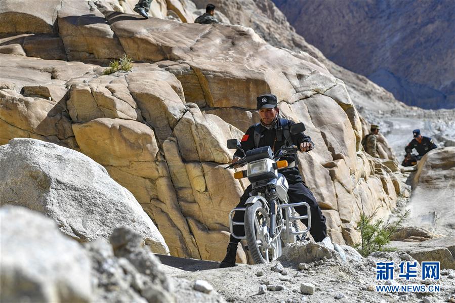 （新華全媒頭條&middot;圖文互動(dòng)）（12）飛吧，&ldquo;帕米爾雄鷹&rdquo;！