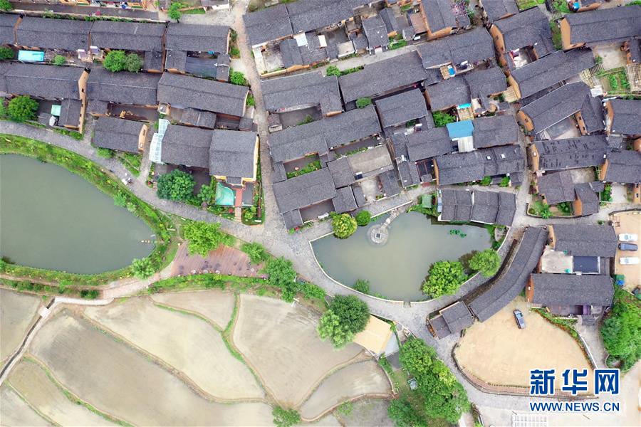 （新華全媒頭條&middot;走向我們的小康生活&middot;圖文互動）（7）大山深處有&ldquo;新家&rdquo;&mdash;&mdash;大別山村繪出現代版&ldquo;富春山居圖&rdquo;