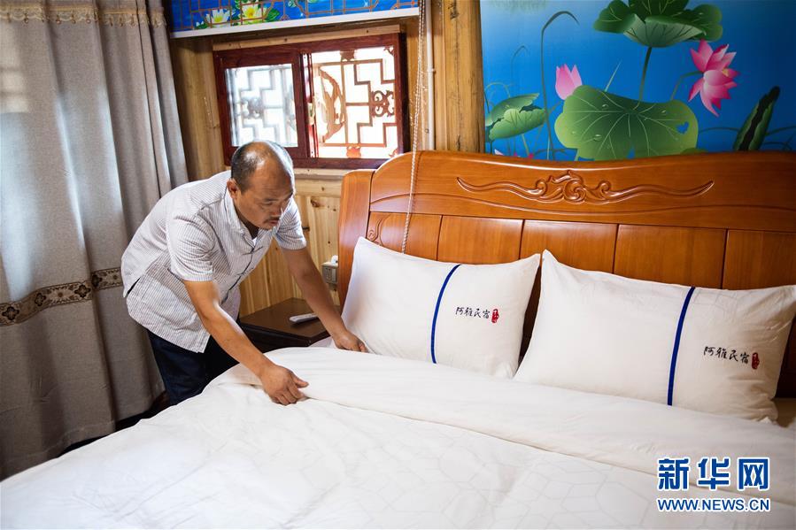 （新華全媒頭條&middot;走向我們的小康生活&middot;圖文互動(dòng)）（3）那山，那人，那苗寨&mdash;&mdash;十八洞村三代人的奮斗史