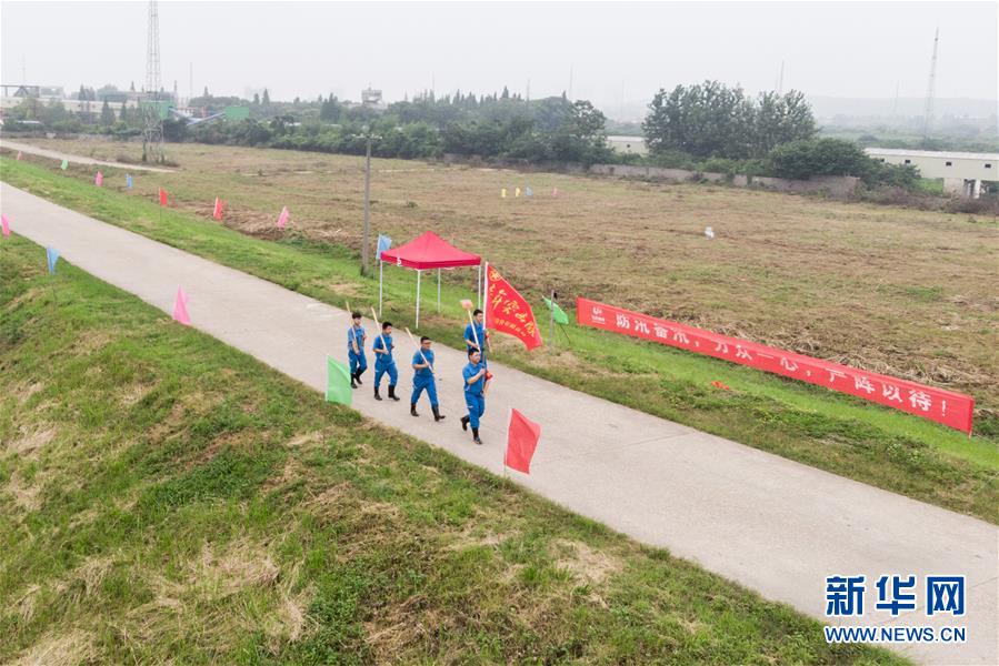 （防汛抗洪&middot;圖文互動）（7）在大堤上成長，為人民守護&mdash;&mdash;洪水中的青年&ldquo;生力軍&rdquo;