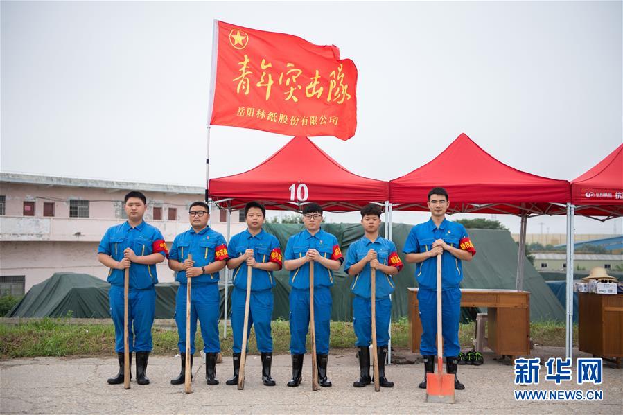 （防汛抗洪&middot;圖文互動）（8）在大堤上成長，為人民守護&mdash;&mdash;洪水中的青年&ldquo;生力軍&rdquo;