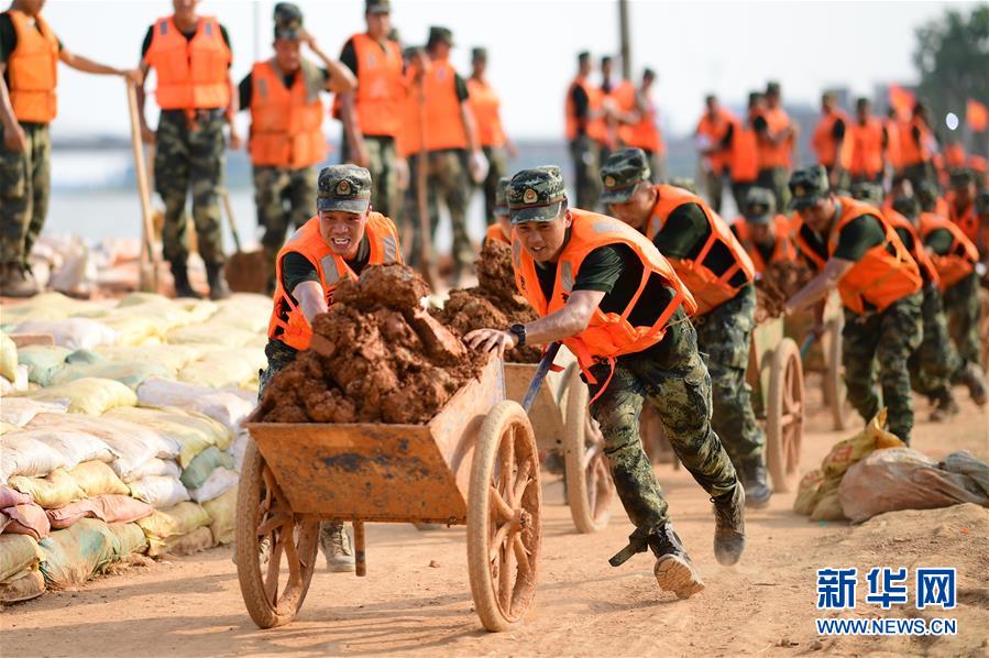 （防汛抗洪&middot;圖文互動）（3）解放軍和武警抗洪搶險部隊各級黨組織充分發揮戰斗堡壘作用