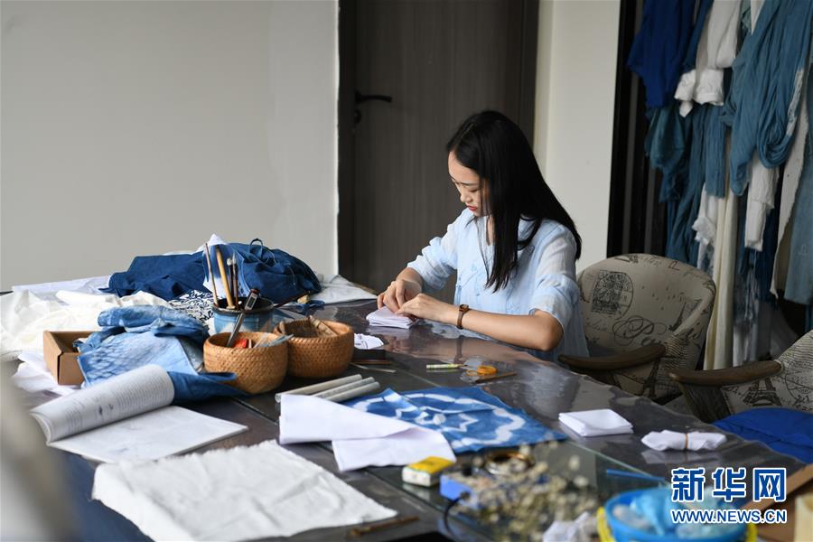 （新華全媒頭條&middot;走向我們的小康生活&middot;圖文互動）（13）奮斗繪就&ldquo;新天府&rdquo;&mdash;&mdash;川蜀大地干群&ldquo;戰貧&rdquo;軌跡掃描