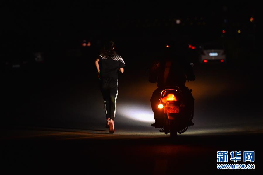 （體育&middot;圖文互動(dòng)）（23）父愛(ài)如燈  伴我奔跑