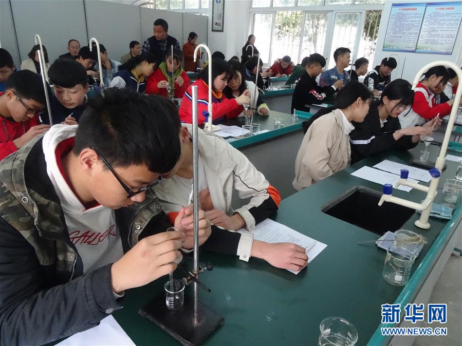 （新華全媒頭條&middot;圖文互動）（5）&ldquo;美麗的中國夢屬于你們&rdquo;&mdash;&mdash;以習近平同志為核心的黨中央關心少年兒童工作紀實