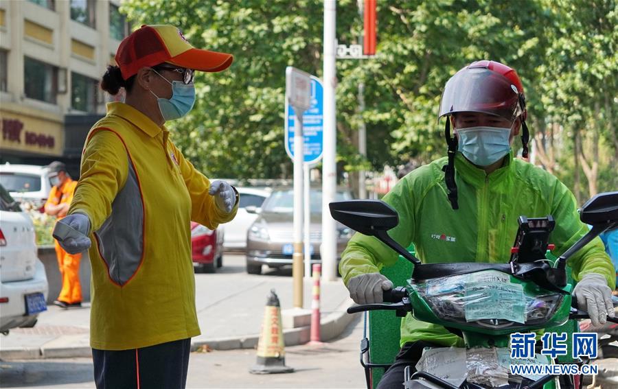 （總書記推動(dòng)的改革身邊事&middot;文化改革篇）（4）特寫：&ldquo;生活便利了，環(huán)境變美了，人也舒心了&rdquo; &mdash;&mdash;感受基層文明實(shí)踐站里的惠民服務(wù)