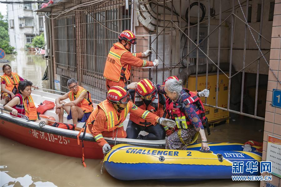（防汛抗洪&middot;圖文互動(dòng)）（11）筑起防大汛的堅(jiān)強(qiáng)防線&mdash;&mdash;重慶防御長江、嘉陵江過境洪峰現(xiàn)場記錄