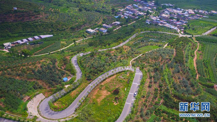 （新華全媒頭條&middot;走向我們的小康生活&middot;圖文互動）（1）長城腳下，小康村串成&ldquo;珍珠鏈&rdquo;