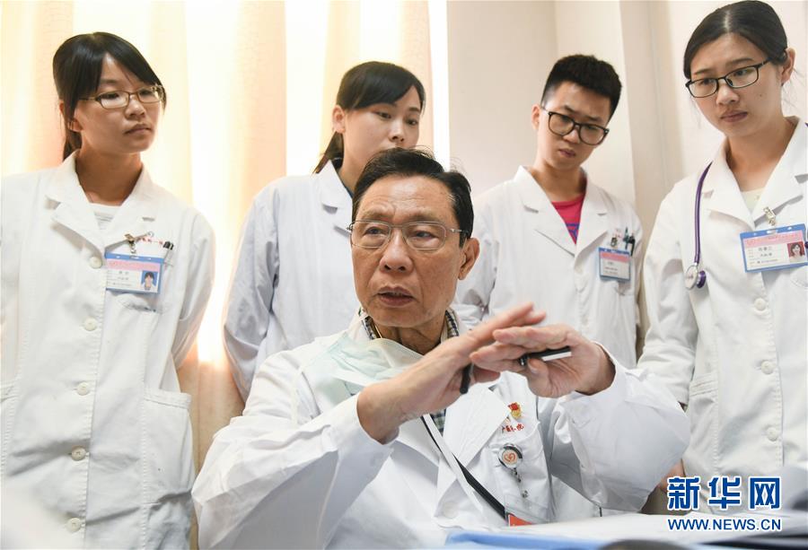 （圖文互動）（5）敢醫敢言，生命至上&mdash;&mdash;記&ldquo;共和國勛章&rdquo;獲得者鐘南山