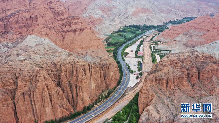 （新華全媒頭條&middot;走向我們的小康生活&middot;決戰(zhàn)決勝脫貧攻堅(jiān)&middot;圖文互動(dòng)）（8）高原上綻放的光芒&mdash;&mdash;來自青海攻克深度貧困堡壘的故事