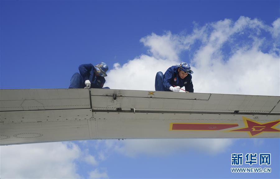 (在習近平強軍思想指引下·我們在戰(zhàn)位報告·圖文互動)(1)偵天探海 狩獵海空——南部戰(zhàn)區(qū)海軍航空兵某師加速轉型提升新質戰(zhàn)斗力記事