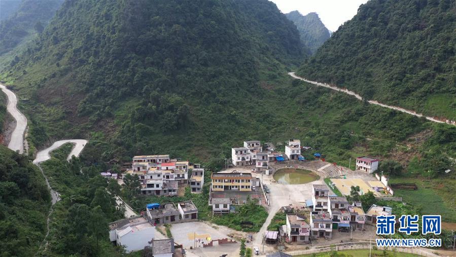 （新華全媒頭條&middot;圖文互動）（1）木棉花開紅勝火&mdash;&mdash;廣西千里邊境線脫貧紀實