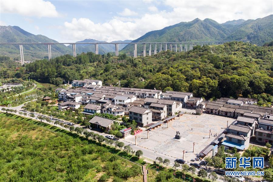 （習近平的小康故事&middot;新華網(wǎng)&middot;圖文互動）（3）&ldquo;真正解決好基層群眾看病難、看病貴問題&rdquo;&mdash;&mdash;習近平和群眾健康的故事