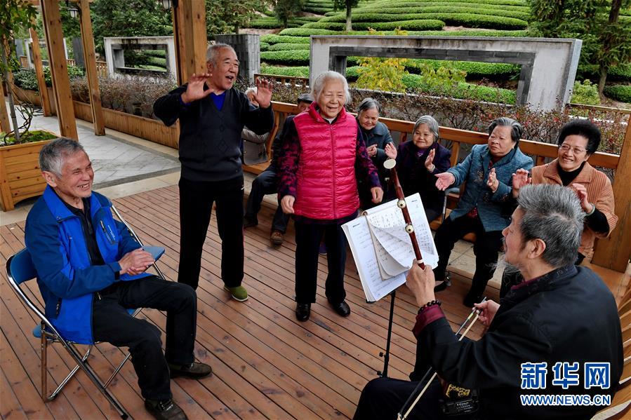 （新華全媒頭條&middot;圖文互動(dòng)）（1）偉大旗幟引領(lǐng)歷史巨變&mdash;&mdash;習(xí)近平新時(shí)代中國特色社會(huì)主義思想指引&ldquo;十三五&rdquo;經(jīng)濟(jì)社會(huì)發(fā)展述評(píng)