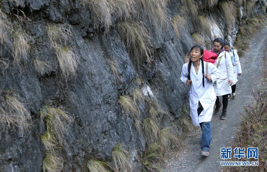 （新華全媒頭條&middot;圖文互動(dòng)）（11）偉大旗幟引領(lǐng)歷史巨變&mdash;&mdash;習(xí)近平新時(shí)代中國特色社會(huì)主義思想指引&ldquo;十三五&rdquo;經(jīng)濟(jì)社會(huì)發(fā)展述評(píng)