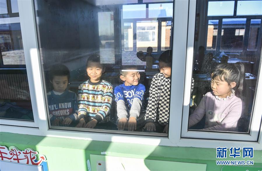 （新華全媒頭條&middot;圖文互動(dòng)）（14）偉大旗幟引領(lǐng)歷史巨變&mdash;&mdash;習(xí)近平新時(shí)代中國特色社會(huì)主義思想指引&ldquo;十三五&rdquo;經(jīng)濟(jì)社會(huì)發(fā)展述評(píng)