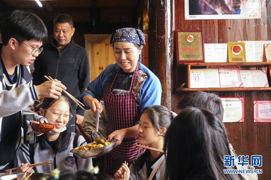 （在習(xí)近平新時(shí)代中國特色社會(huì)主義思想指引下&mdash;&mdash;新時(shí)代新作為新篇章&middot;習(xí)近平總書記關(guān)切事&middot;圖文互動(dòng)）（4）精準(zhǔn)扶貧7年，十八洞村&ldquo;長&rdquo;出10余種新職業(yè)