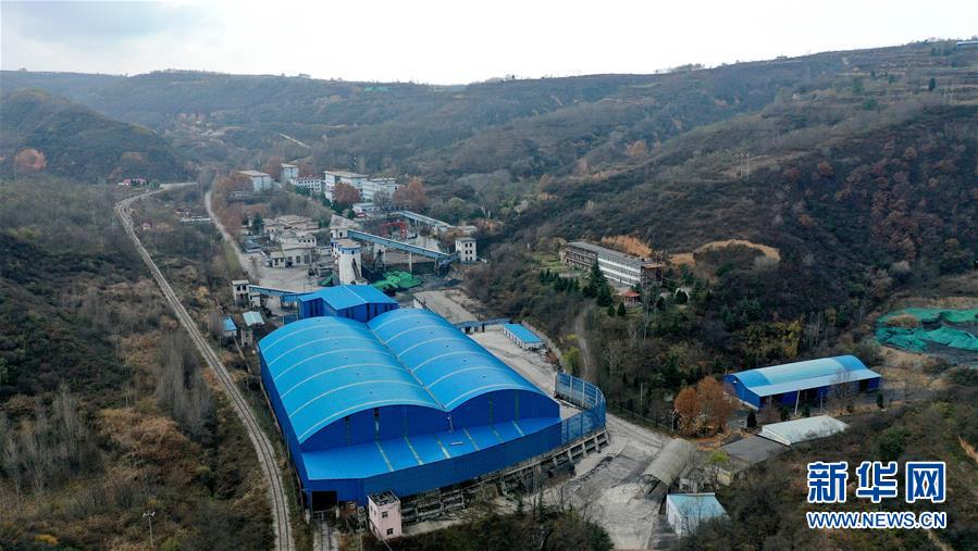 （新華網）（1）陜西銅川&ldquo;11&middot;4&rdquo;喬子梁煤礦事故4名遇難礦工遺體升井