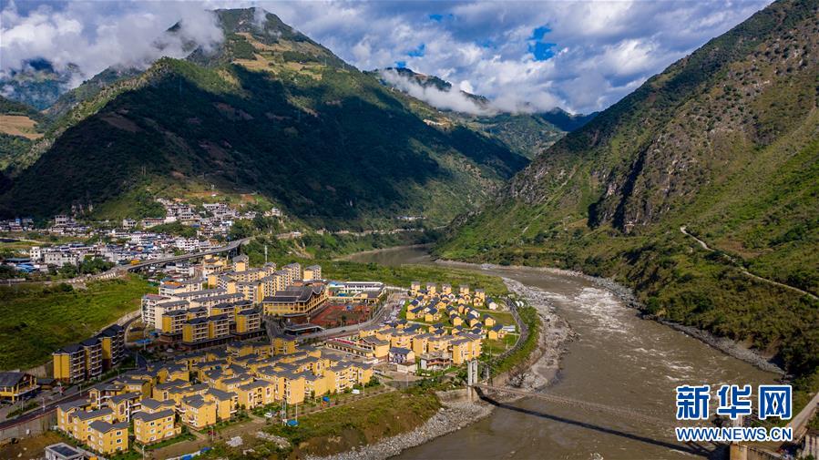 （決戰決勝脫貧攻堅&middot;圖文互動）（4）搬遷點的快樂事&mdash;&mdash;云南努力讓搬遷群眾安居樂業