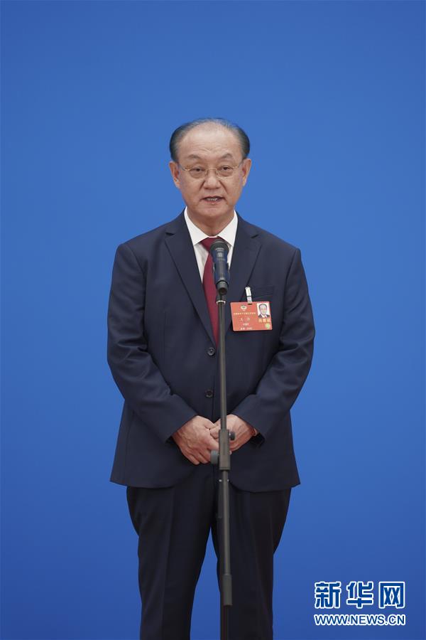 （兩會&middot;政協開幕）（2）接受采訪