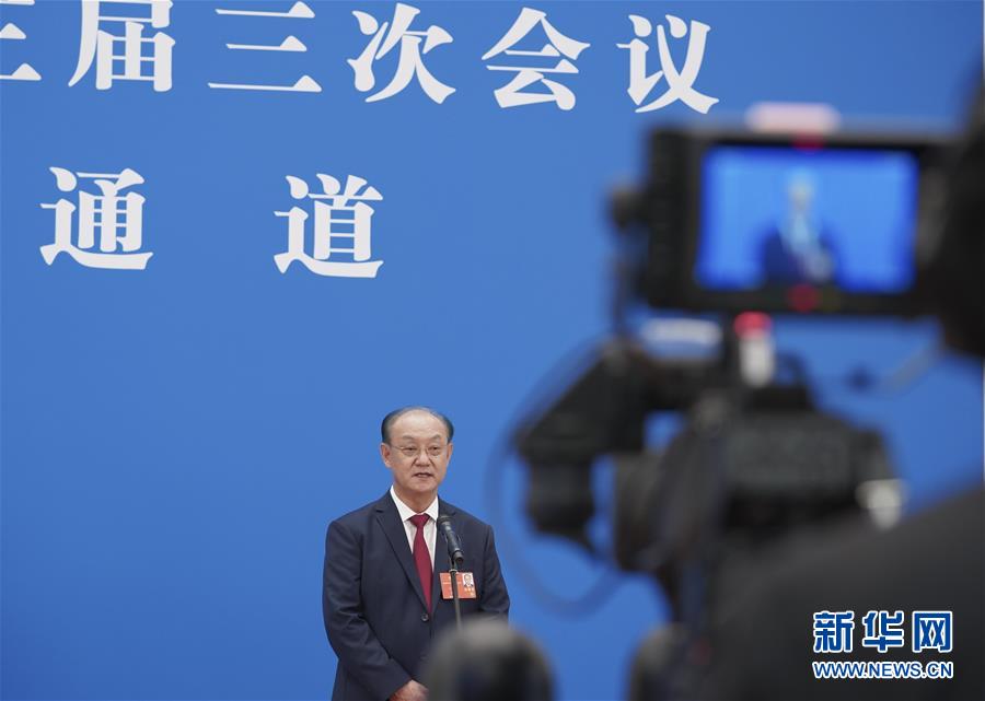 （兩會&middot;政協開幕&middot;XHDW）（3）接受采訪
