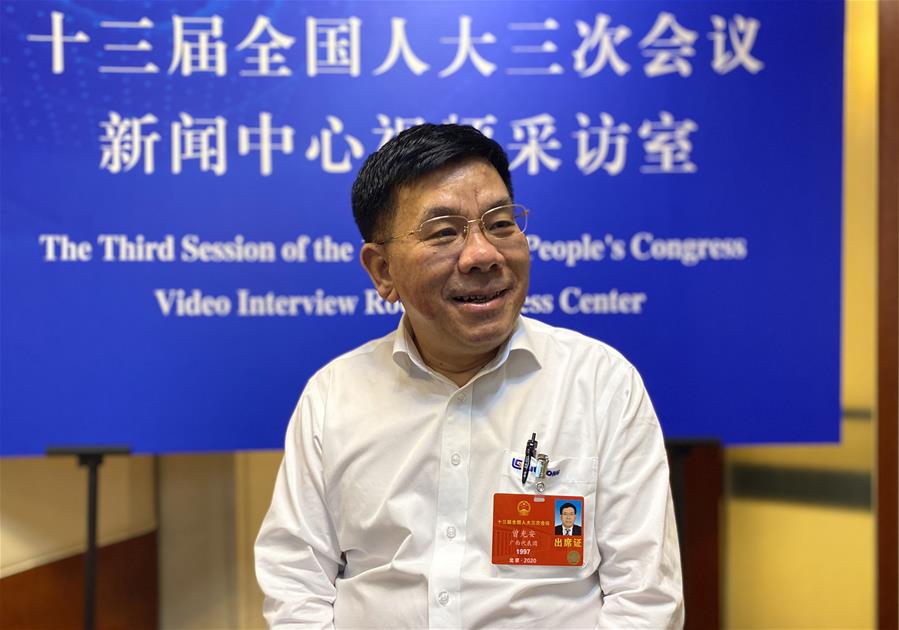 （兩會&middot;熱點畫報）（9）代表委員建言統籌做好經濟社會發展工作