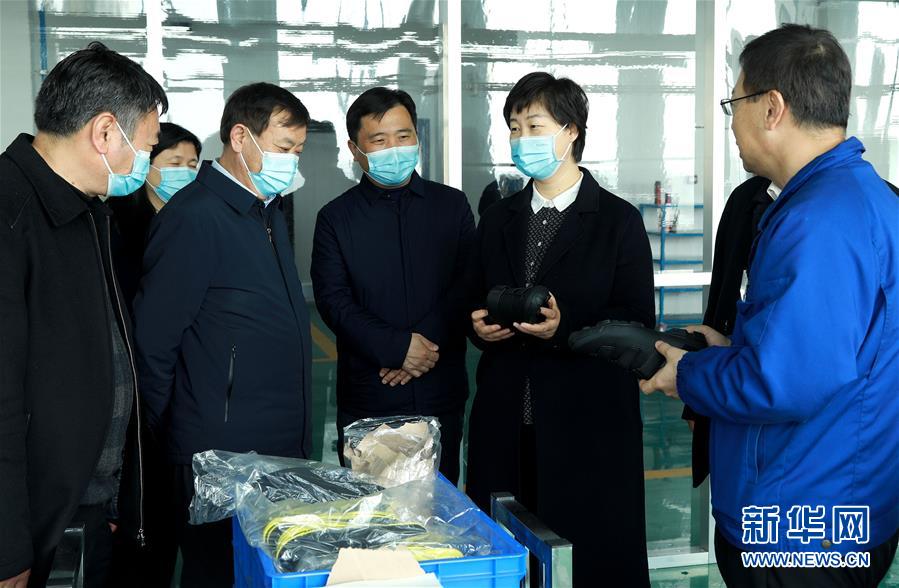 （新時代優秀縣委書記風采&middot;圖文互動）（2）吳海燕：向百姓交一份無悔的答卷