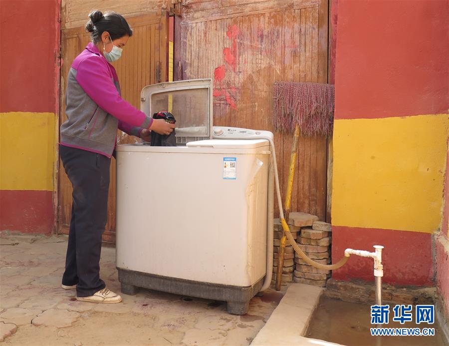 （新華全媒頭條&middot;圖文互動）（10）春天里的5個&ldquo;戰貧&rdquo;瞬間&mdash;&mdash;習近平總書記關于脫貧攻堅決策部署指引攻克最后的深貧堡壘