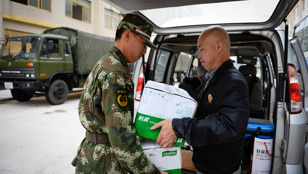 400箱水 60箱方便面：一位普通監利市民的&ldquo;凡人善舉&rdquo;