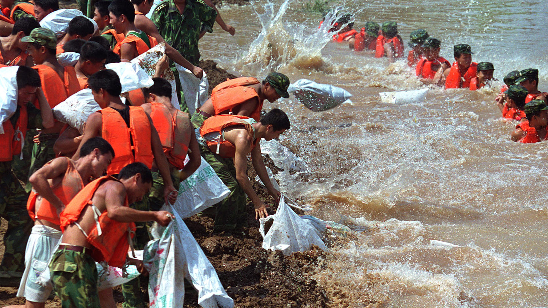雄師闊步新征程&mdash;&mdash;獻給長征勝利80周年暨建軍89周年